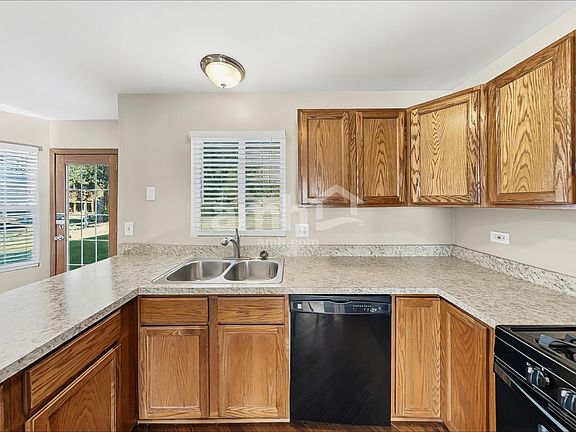 3rd image of 908 Ann St