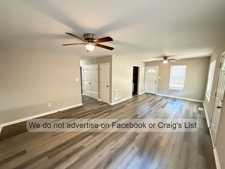 6124 Lonestar Rd — Photo 2