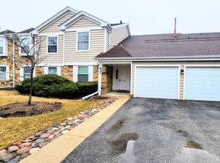 601 Fairbanks Ct Unit V2, Schaumburg, IL 60194