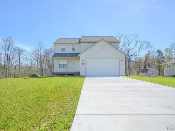 1055 Bald Mountain Rd, Lake Orion, MI 48360