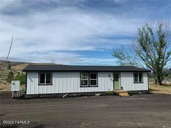1268 Shotgun Ln, Yakima, WA 98901