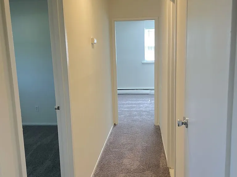 Ridgeway Court Apartments — Photo 23