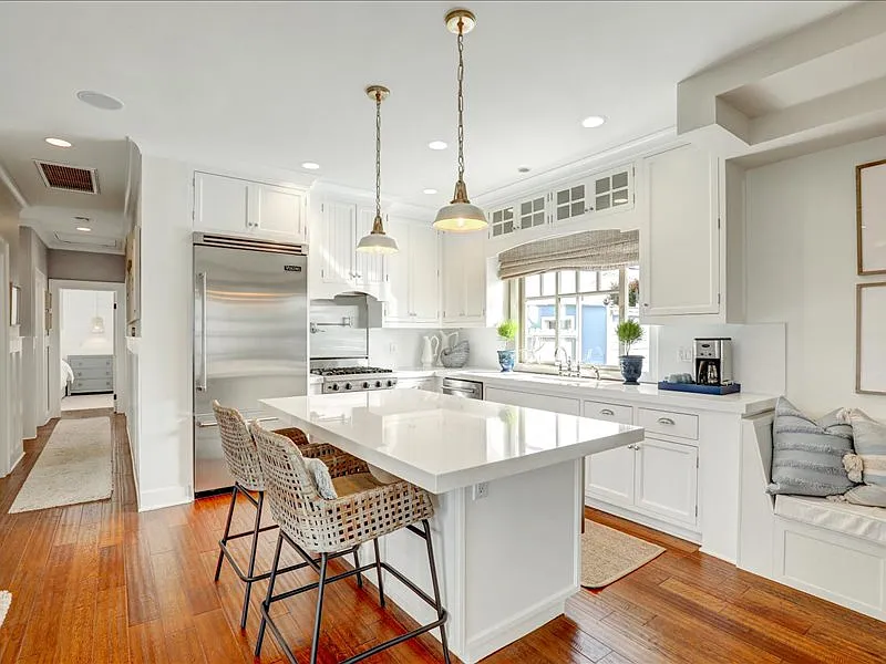 425 1/2 Fernleaf Ave #B