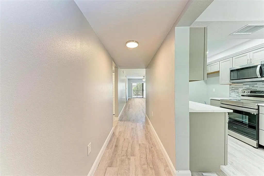 2 bed, 2.0 bath, 1001 sqft, $1,400 — Photo 3
