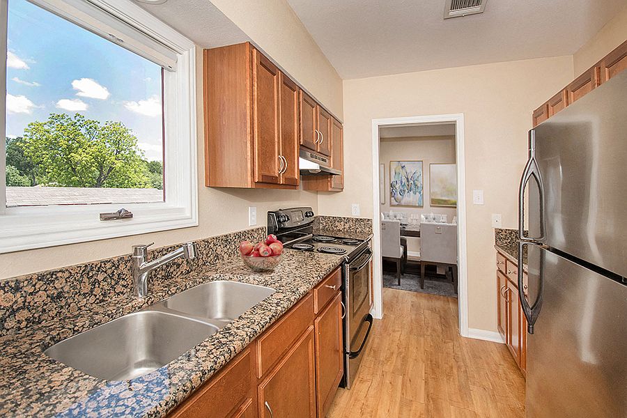 1st image of 1301 W Lynn St #2038987
