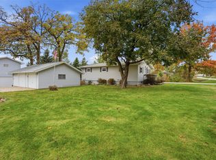 165 Timber Ln, Robins, IA 52328