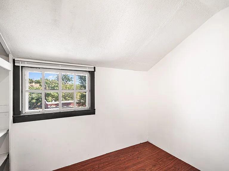 117 Midway Ave #4 — Photo 5