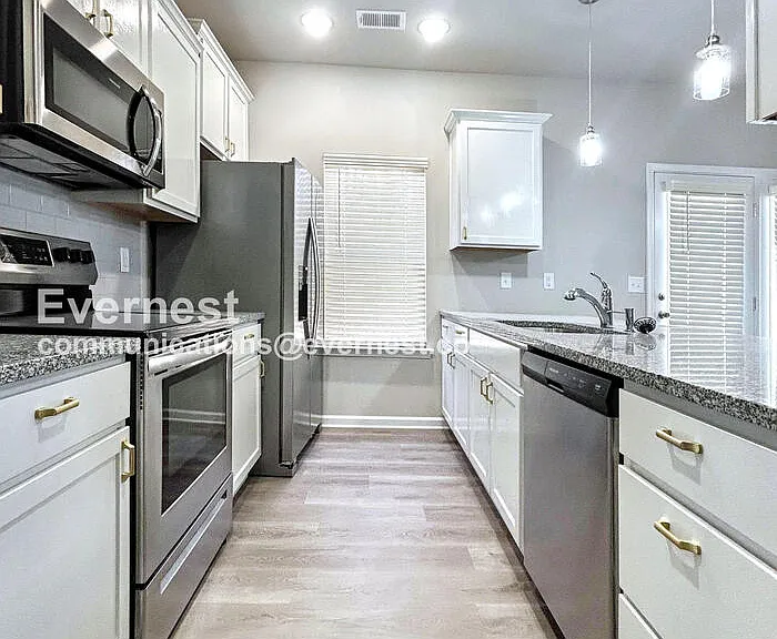 8037 Alderton Ln — Photo 2