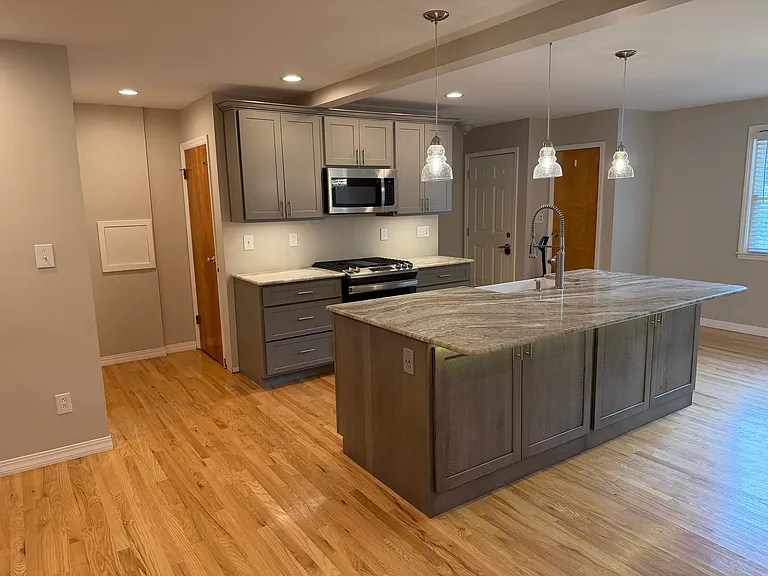 68 Regal Pl #8 — Photo 2