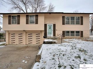 8728 O Cir, Omaha, NE 68127