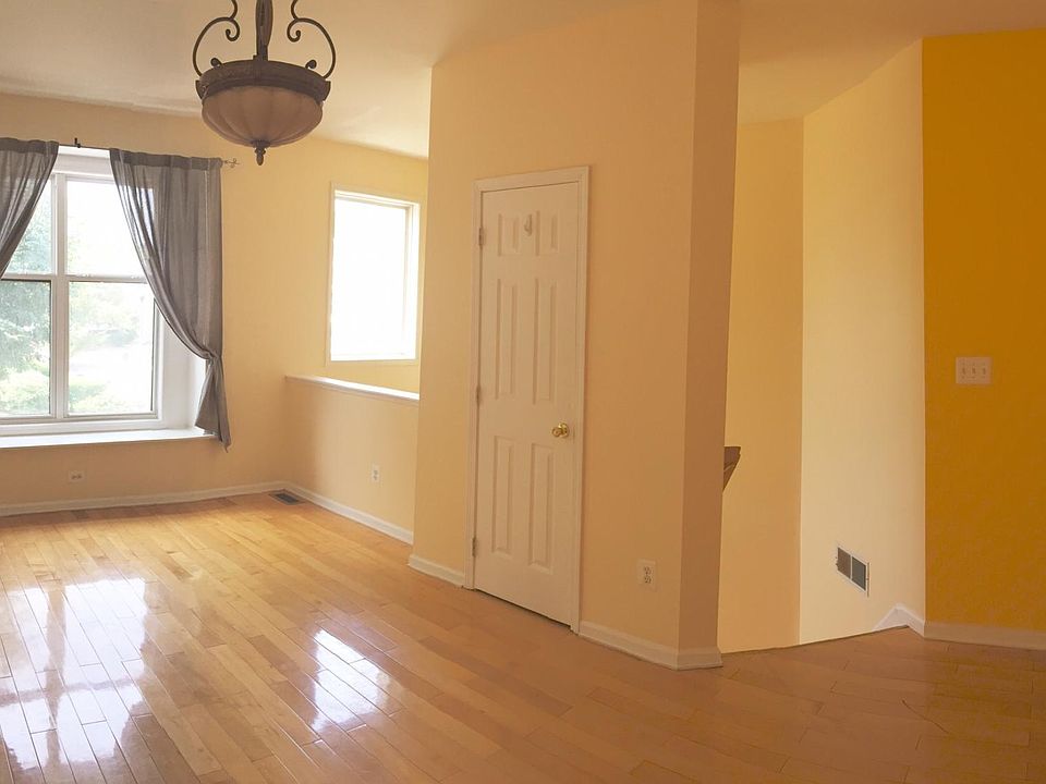 1st image of 326 Wilshire Dr