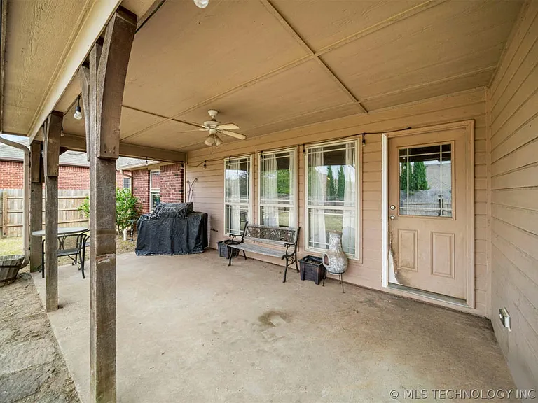 26545 Foxen Dr — Photo 4
