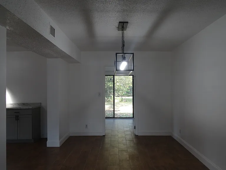 7878 Caxton Cir E — Photo 14