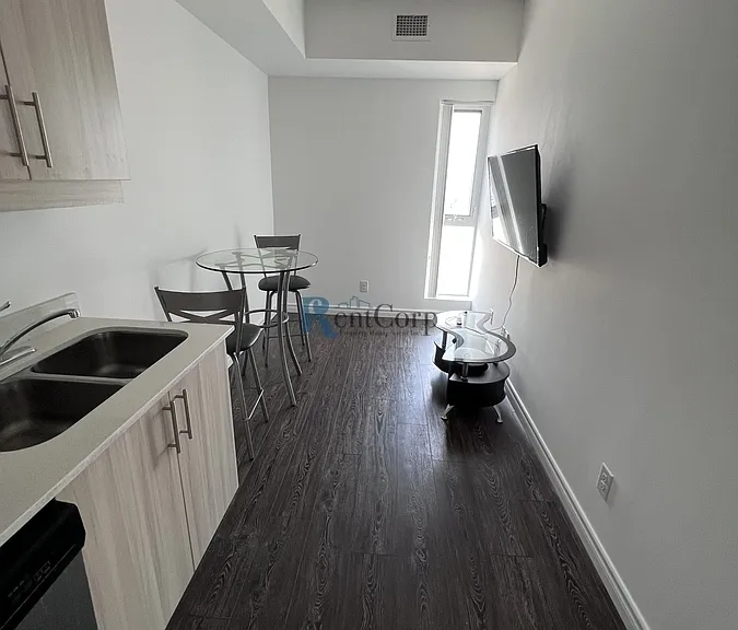 1903 King St N #2 — Photo 1