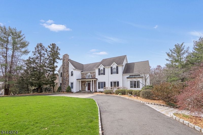 1st image of 844 Stonewall Ct