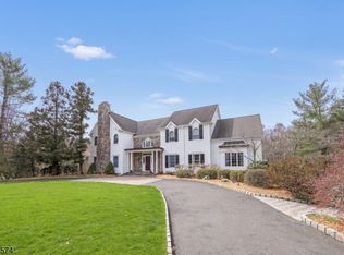 844 Stonewall Ct, Franklin Lakes, NJ 07417