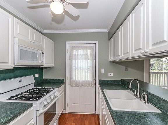 5th image of 225 W Cherrywood Dr
