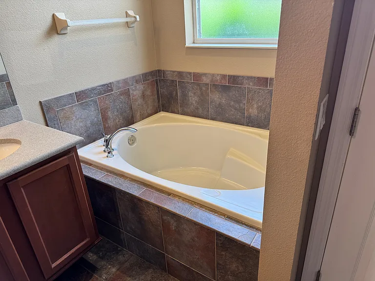 1932 Varick Way — Photo 16