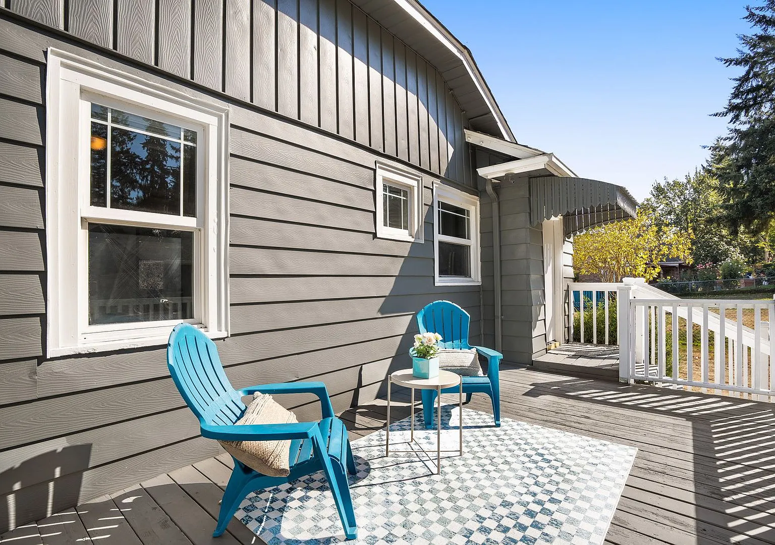Updated 3-bedroom Bungalow — Photo 4