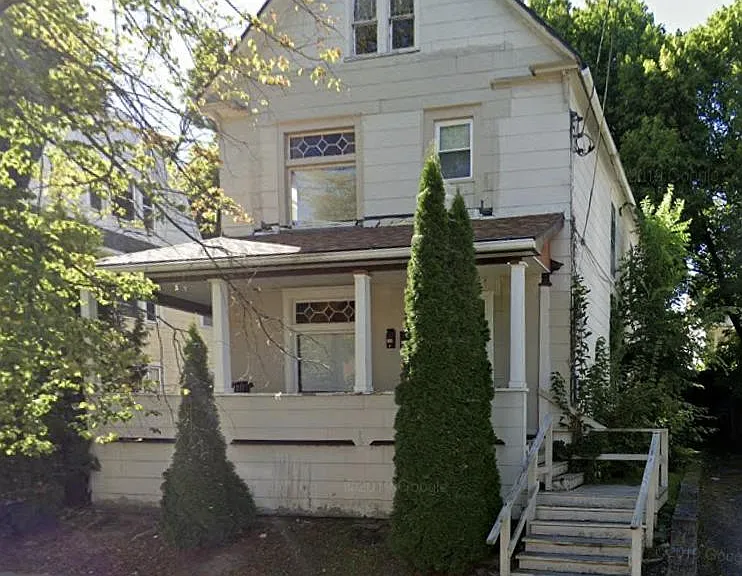 11 Walnut St — Photo 1