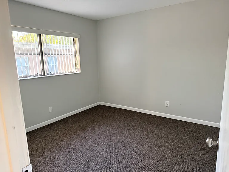 4686 SW 65th Ave — Photo 13