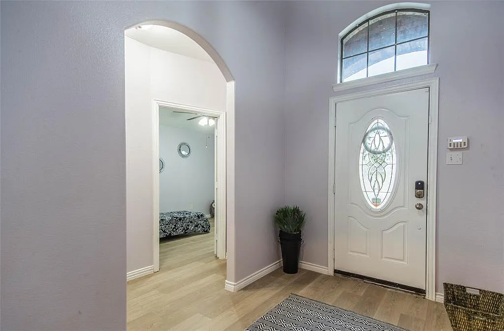 3 bed, 1968 sqft, $2,300 — Photo 3