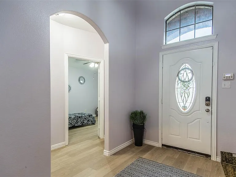 1913 Fountain Spray Dr — Photo 3