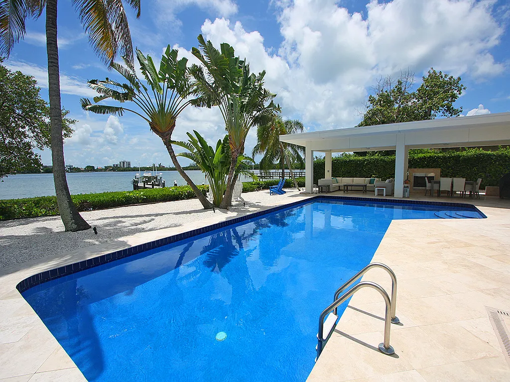 4 bed, 4.5 bath, 3900 sqft, $24,000 — Photo 3