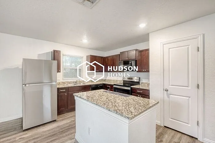 323 Ferris Ave — Photo 5