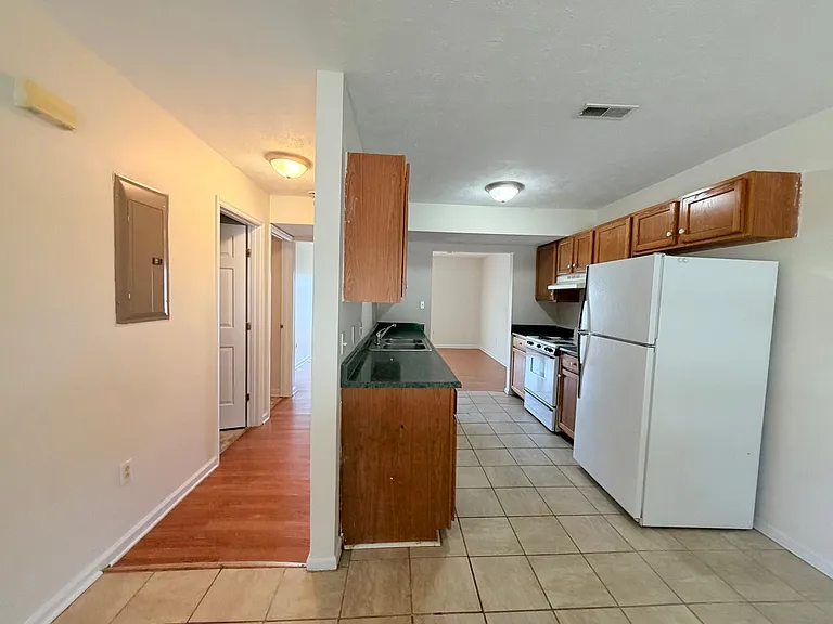 1000 Heathcliff Dr — Photo 5