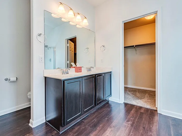 237 Goddard — Photo 19