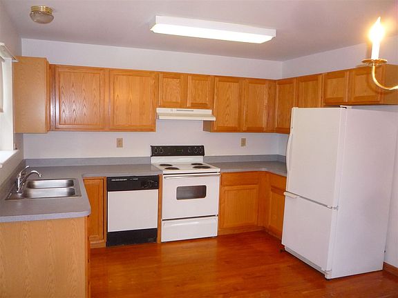 3rd image of 311 Meadowlark Dr