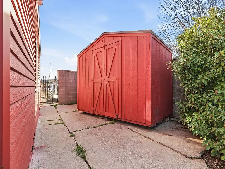 2885 Lorna Dr — Photo 24