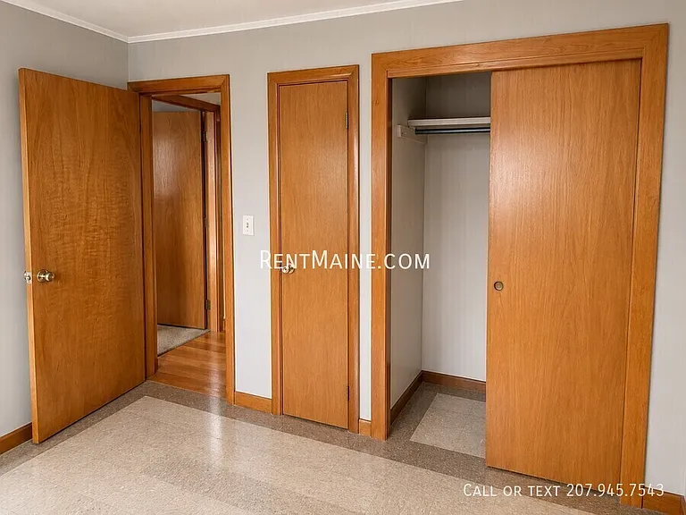 676 College Ave — Photo 12