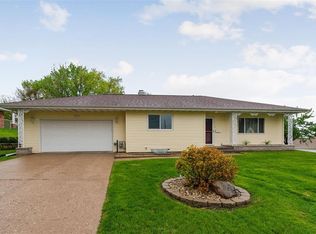 2233 Chandler St SW, Cedar Rapids, IA 52404