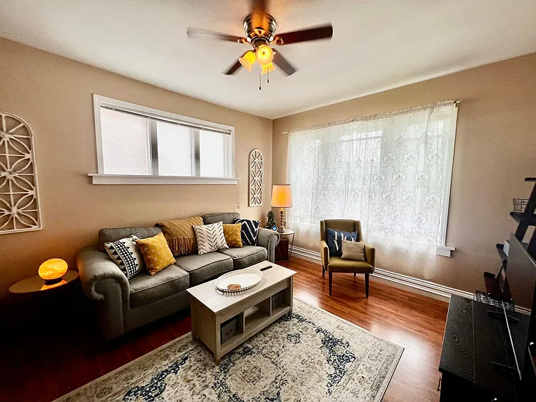 4047 Castleman Ave #2E — Photo 2