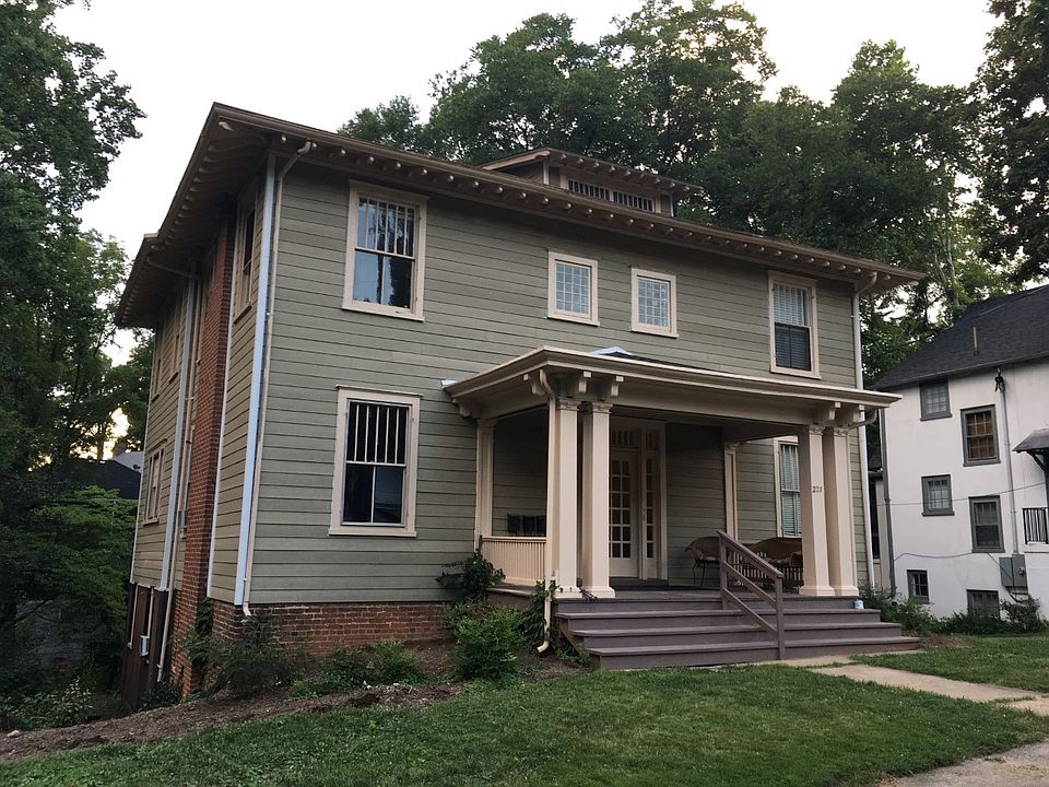 1st image of 221 S Princeton Cir APT 1