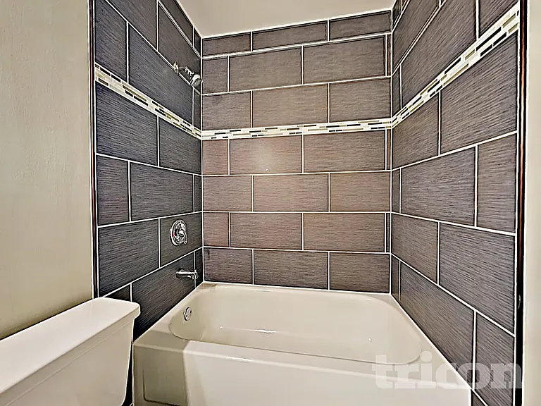 504 Lord Howe Rd — Photo 15