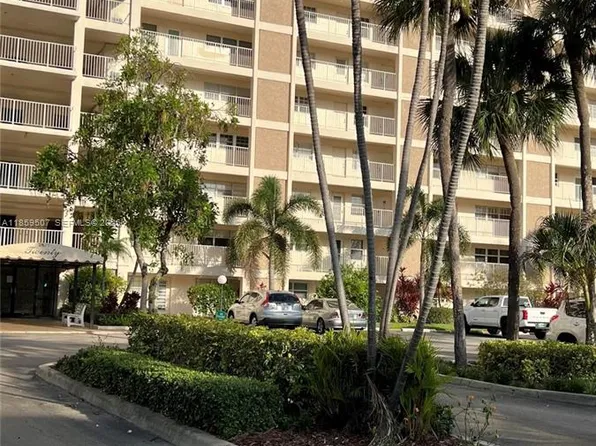 2671 S Course Dr, Pompano Beach, FL