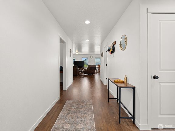 5th image of 401 Cardinal Avenue