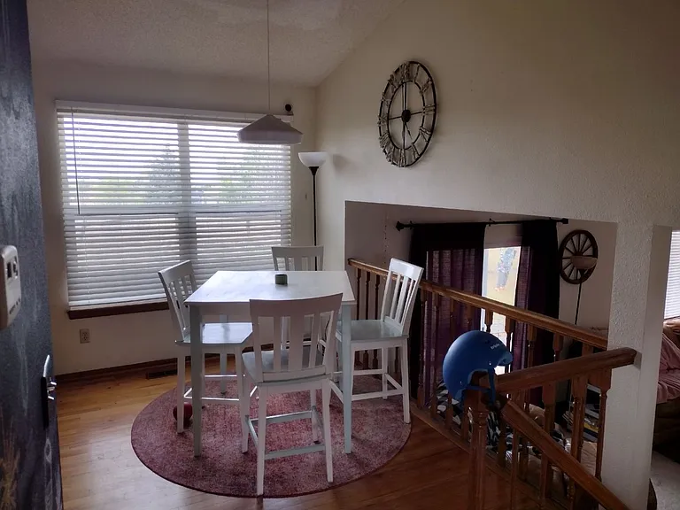 325 W Eisenhower Dr — Photo 4