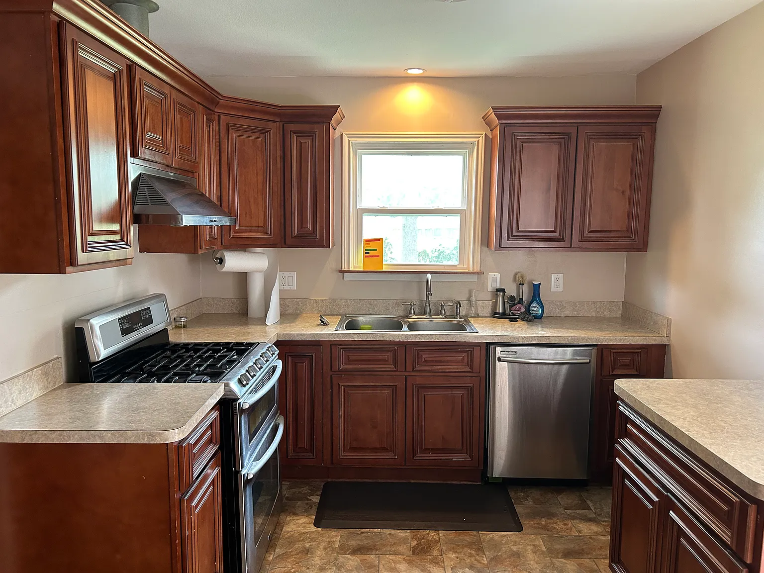 3 bed, 832 sqft, $1,850 — Photo 3
