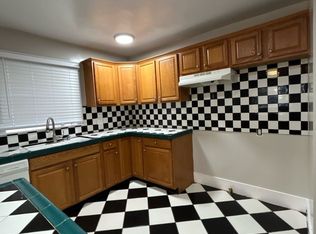 Spacious Downstairs 2 Bedroom, 1 Bath Apartment in Alamitos Beach Neighborhood, Long Beach, CA 90802
