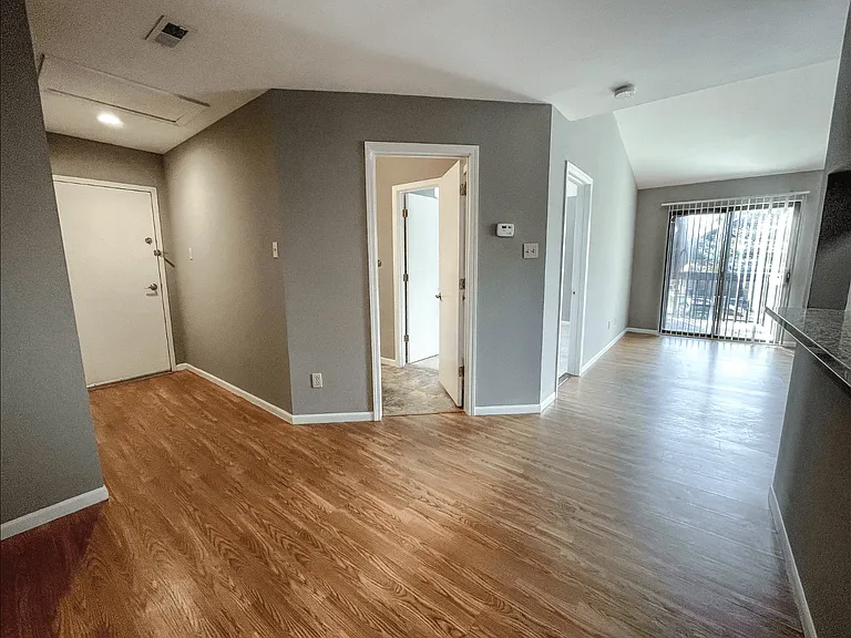 South Summit Apartments — Photo 5