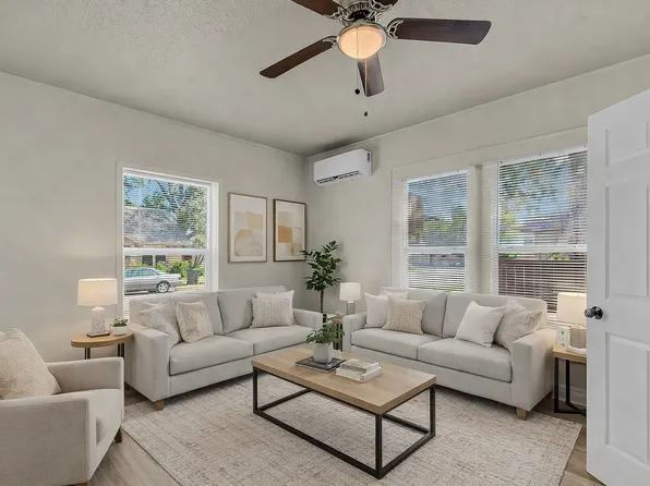 305 NW 23rd St, Fort Worth, TX