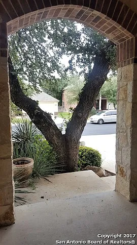 4 bed, 2.0 bath, 2272 sqft, $2,150 — Photo 3