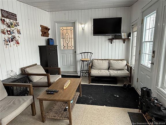 5th image of 69 Church St