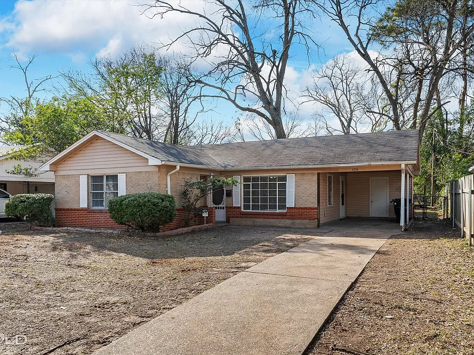 2726 W Cavett Dr