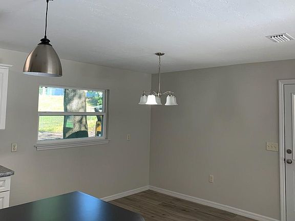 4th image of 528 SE Waldron Ter