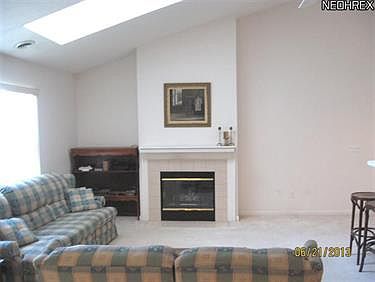 3rd image of 1106 N Jefferson St
